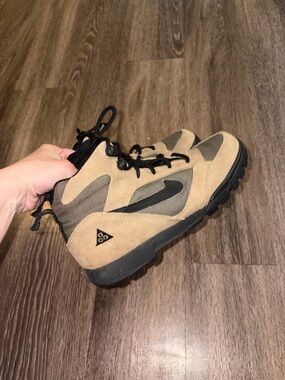 Vintage 90s EUC Nike ACG Suede Brown Navy Women's Hiking Boots Size 7.5